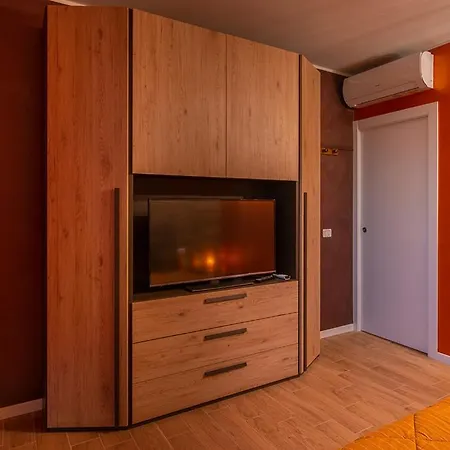 Апартаменты Crystal Tower M&m *